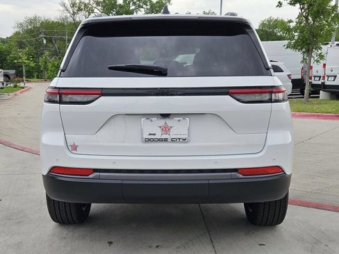 Used 2026 Jeep Grand Cherokee Limited w/ Limited Altitude Package RWD image 4