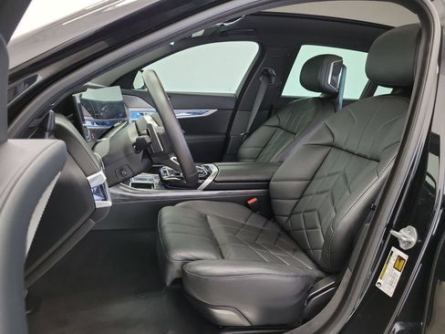 Used 2025 BMW 740i RWD image 17