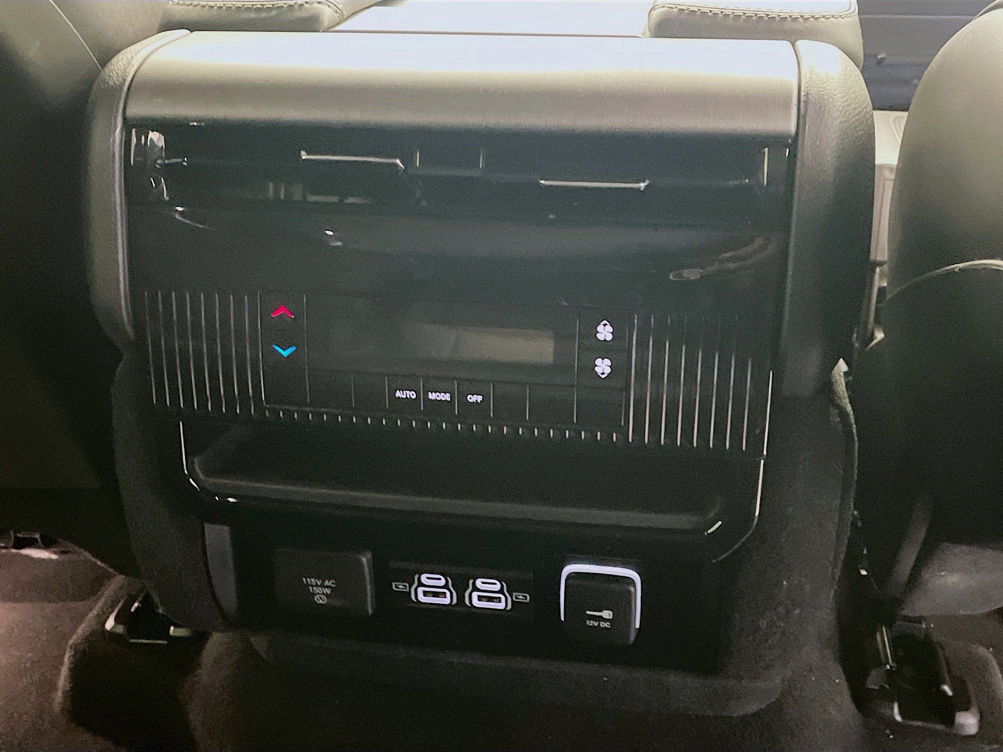 Used 2025 Jeep Wagoneer 4WD image 17