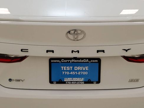 Used 2025 Toyota Camry SE FWD image 19
