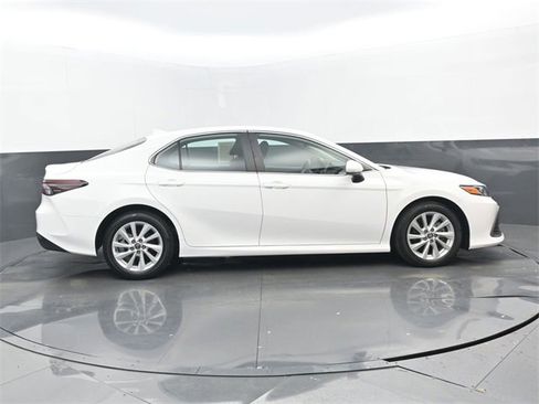 Used 2023 Toyota Camry LE image 2