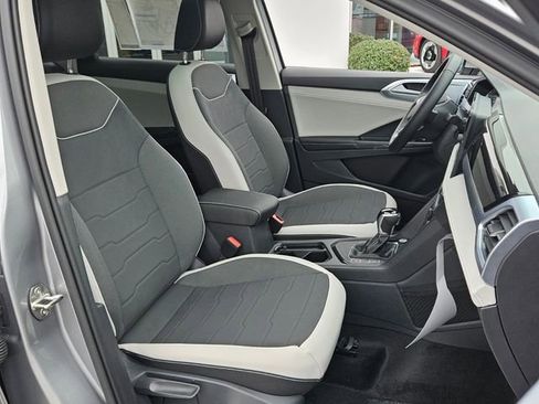 New 2026 Volkswagen Taos SE FWD image 15