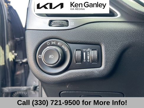 Used 2019 Jeep Cherokee Latitude Plus w/ Cold Weather Group AWD/4WD image 29