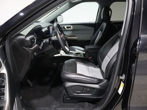 Used 2023 Ford Explorer XLT w/ Equipment Group 202A image 13