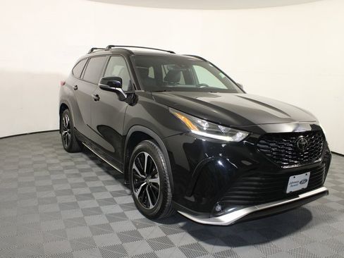 Used 2022 Toyota Highlander XSE image 1