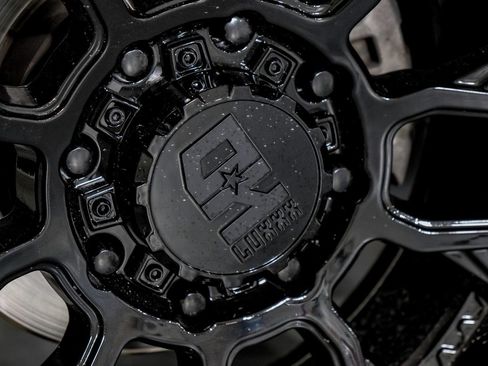 Used 2025 Chevrolet Silverado 2500 LTZ w/ LTZ Premium Package AWD/4WD image 60