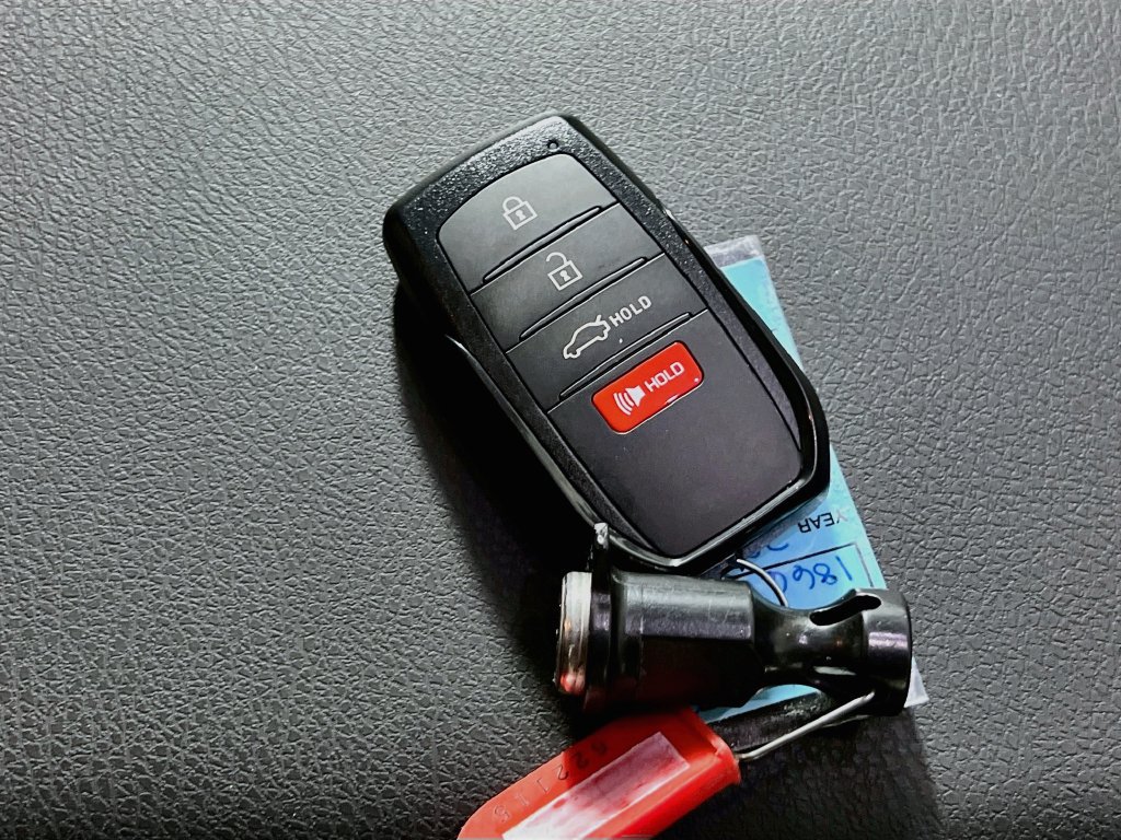 Used 2025 Toyota Camry LE w/ Convenience Package FWD image 33