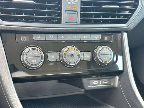 Certified 2024 Volkswagen Jetta SE FWD image 22