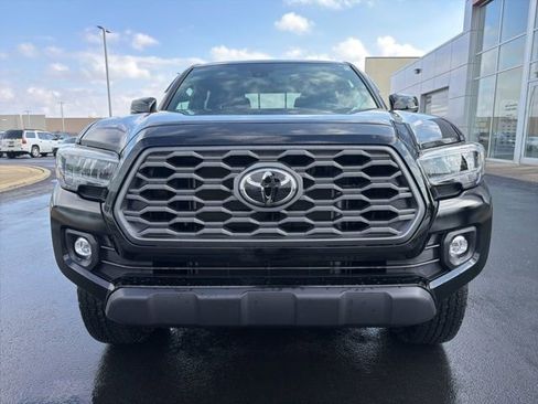 Used 2023 Toyota Tacoma TRD Off-Road image 2