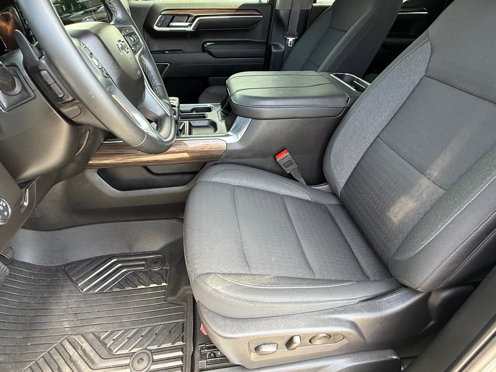 Used 2025 Chevrolet Silverado 1500 RST AWD/4WD image 13