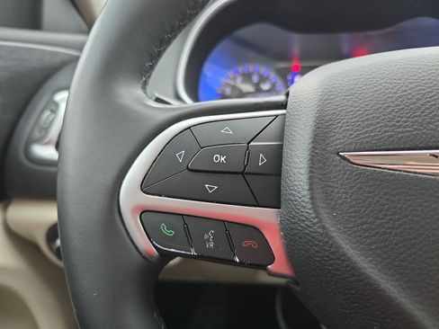 Used 2015 Chrysler 200 Limited w/ Convenience Group FWD image 16