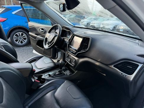 Used 2019 Jeep Cherokee Limited image 12