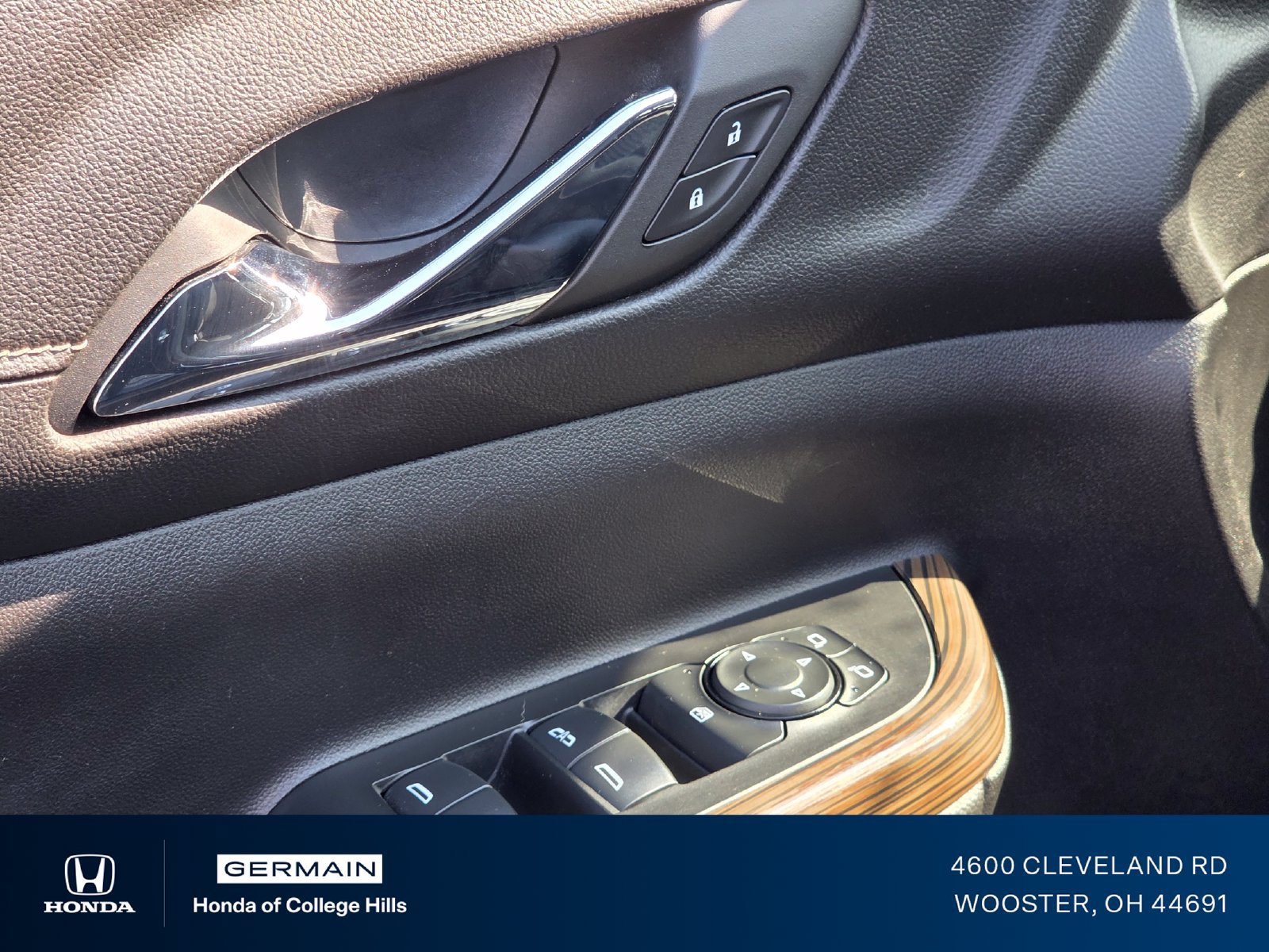 Used 2023 GMC Acadia SLE FWD image 29