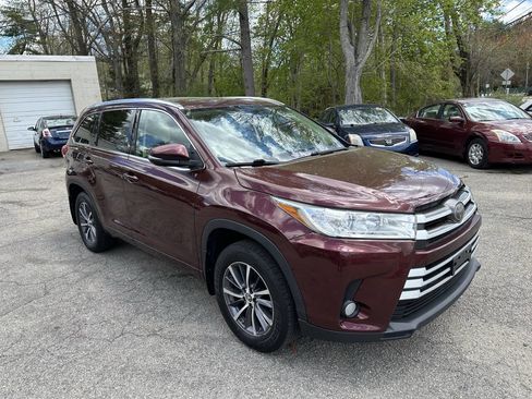 Used 2017 Toyota Highlander XLE AWD/4WD image 3