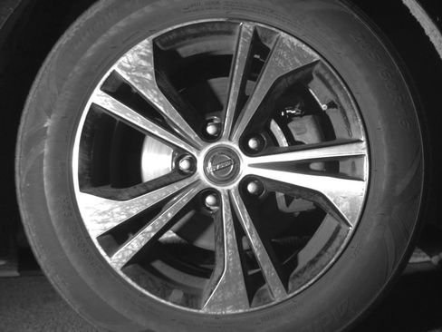 Used 2023 Nissan Sentra SV FWD image 13