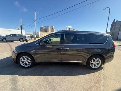 Used 2017 Chrysler Pacifica Touring-L Plus w/ Tire & Wheel Group