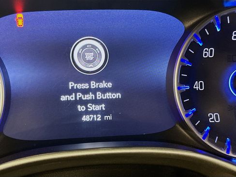 Used 2024 Chrysler Pacifica Touring-L FWD image 19