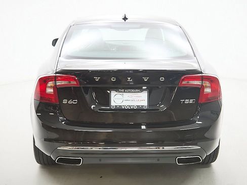 Used 2017 Volvo S60 T5 Inscription Platinum w/ Climate Package image 8