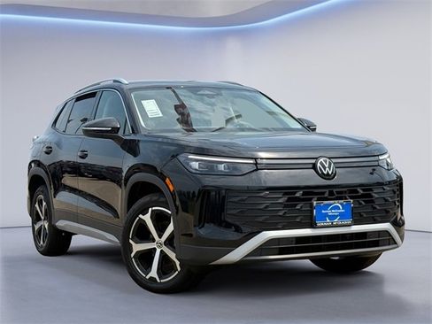 New 2025 Volkswagen Tiguan SE image 1