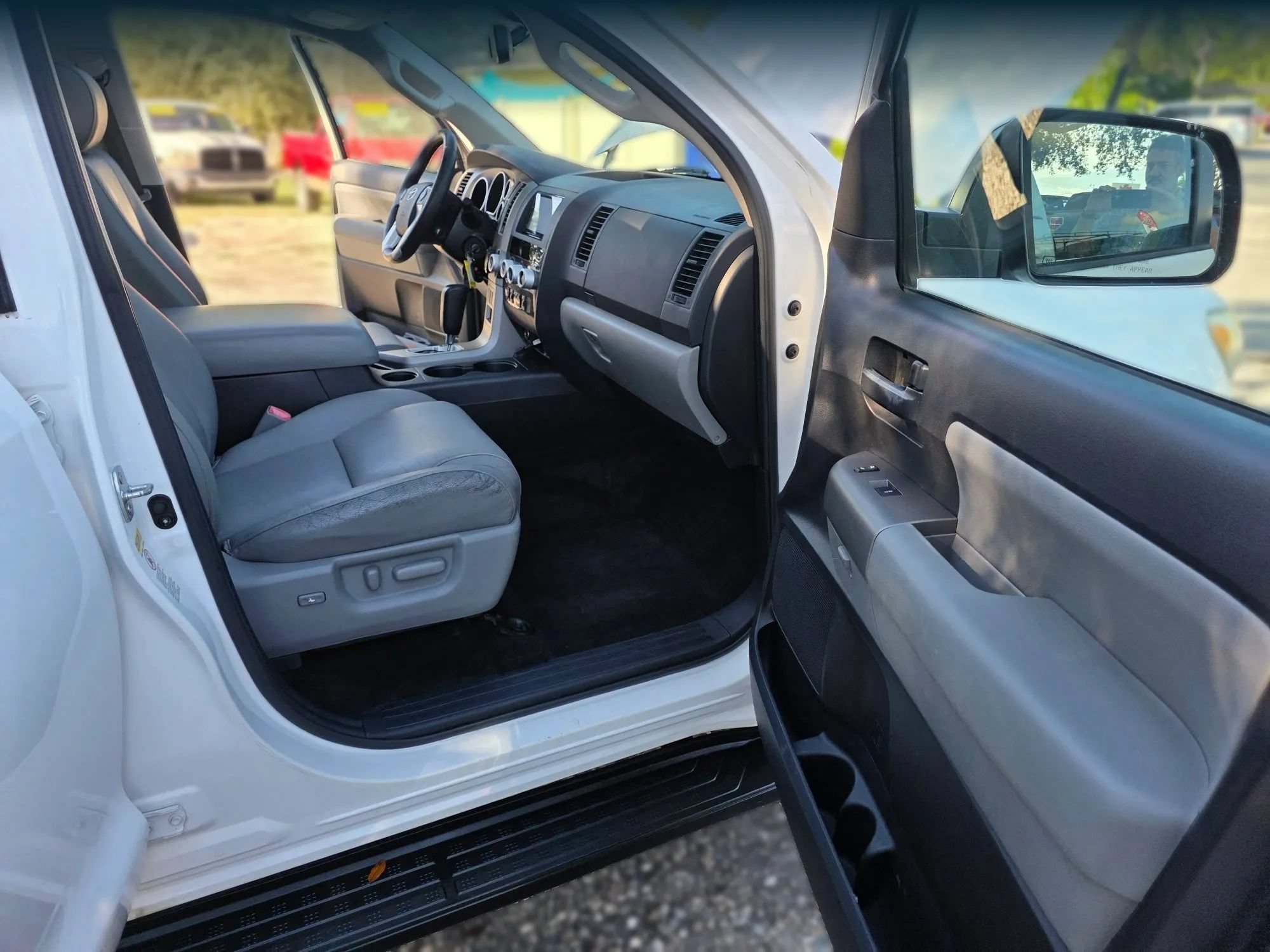 Used 2015 Toyota Sequoia SR5 w/ Premium Package RWD image 40