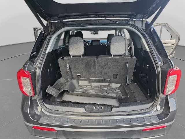 Used 2020 Ford Explorer XLT w/ Equipment Group 202A RWD image 16