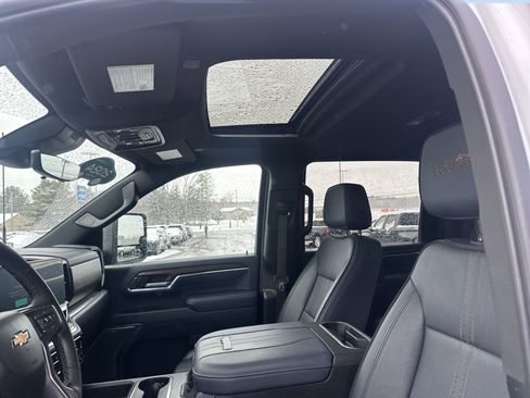 Used 2024 Chevrolet Silverado 2500 High Country w/ Technology Package image 8