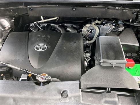 Used 2018 Toyota Highlander XLE AWD/4WD image 13