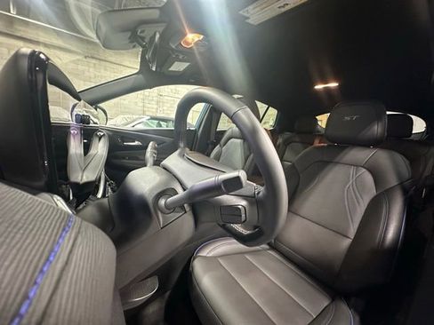 Used 2025 Buick Envista Sport Touring w/ Convenience I Package FWD image 14