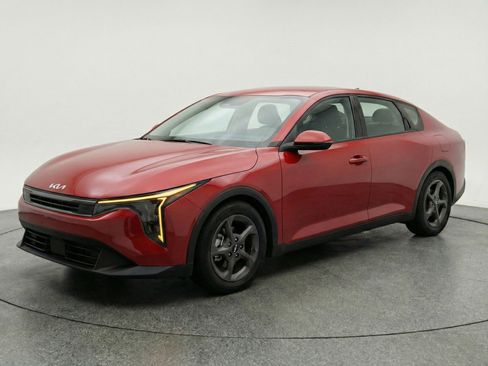 Used 2025 Kia K4 FWD image 3