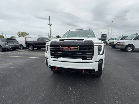 Used 2024 GMC Sierra 2500 AT4 w/ AT4 Premium Plus Package AWD/4WD image 3