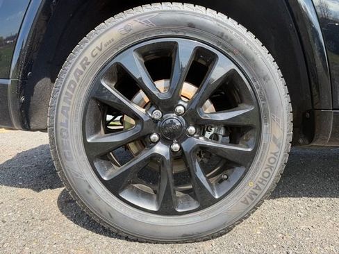 Certified 2022 Jeep Grand Cherokee Laredo X AWD/4WD image 37