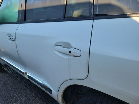 Used 2013 Toyota Land Cruiser image 22