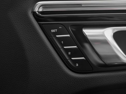 Used 2025 Porsche Macan image 20