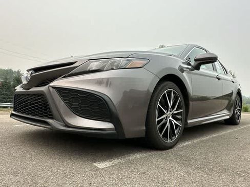 Used 2021 Toyota Camry SE FWD image 17