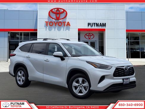 Used 2023 Toyota Highlander L FWD image 1