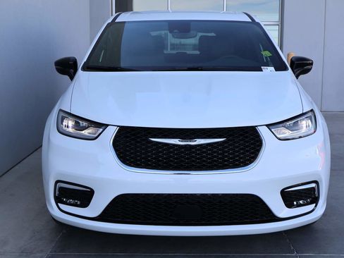 New 2026 Chrysler Pacifica Select FWD image 5