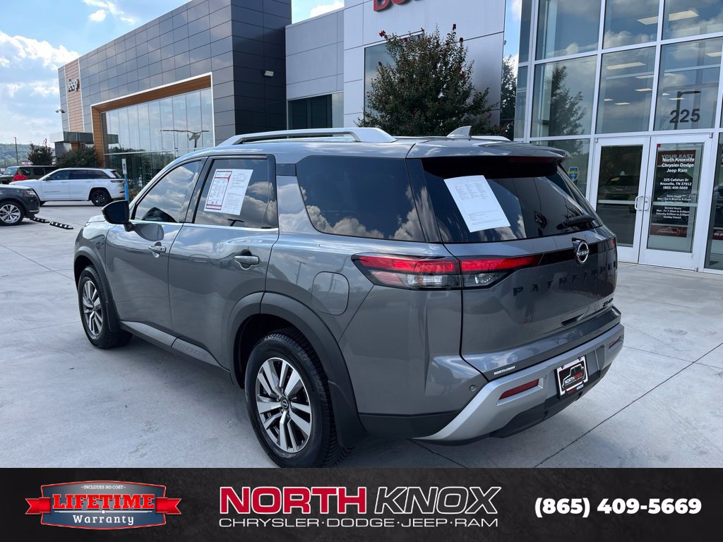 Used 2022 Nissan Pathfinder SL w/ SL Black Package AWD/4WD image 17