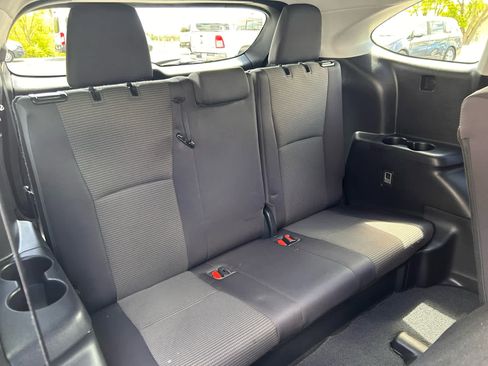 Used 2023 Toyota Highlander LE AWD/4WD image 30