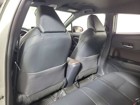 Used 2019 Toyota C-HR Limited FWD image 11