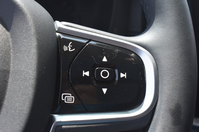 Used 2023 Volvo XC60 B5 Ultimate w/ Climate Package FWD image 23