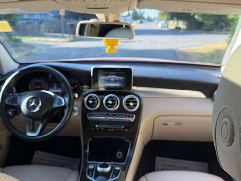 Used 2017 Mercedes-Benz GLC 300 4MATIC Coupe image 11