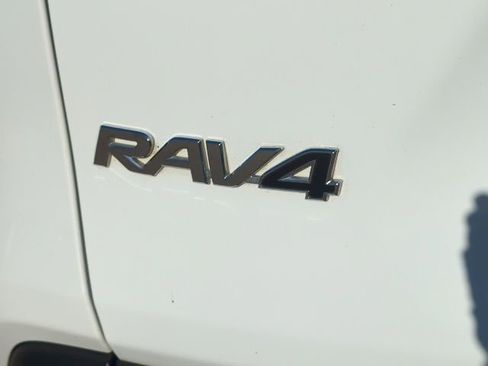 Used 2020 Toyota RAV4 XLE image 30