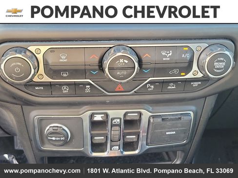 Used 2023 Jeep Gladiator Overland image 27