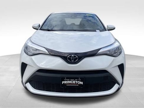 Used 2022 Toyota C-HR XLE image 2