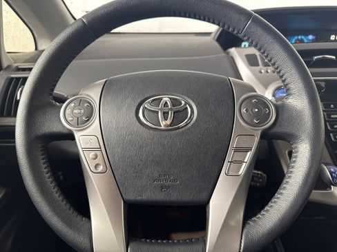 Used 2017 Toyota Prius V Four image 18