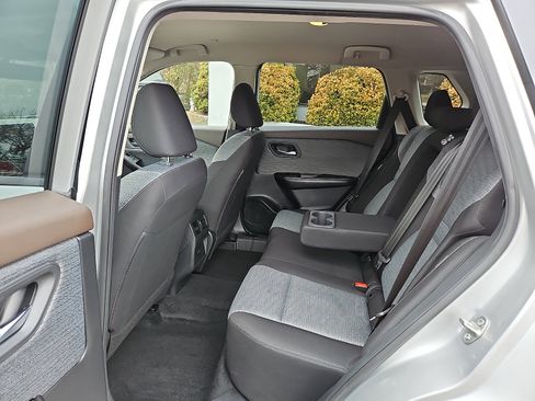 Certified 2023 Nissan Rogue SV image 10