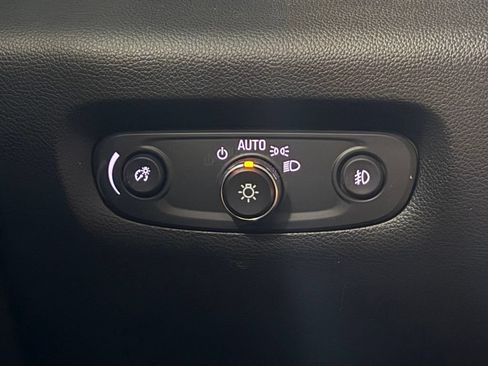 Used 2020 Chevrolet Traverse LT w/ LT Premium Package AWD/4WD image 14
