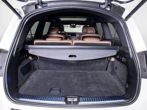 Used 2024 Mercedes-Benz GLS 450 4MATIC w/ AMG Line Exterior image 9