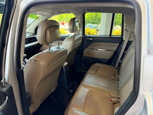 Used 2014 Jeep Compass Latitude FWD image 19