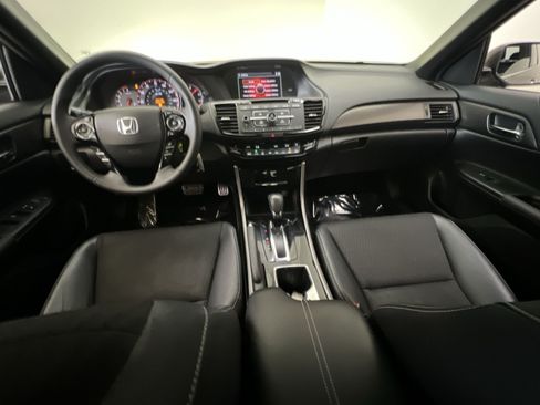 Used 2017 Honda Accord Sport image 22